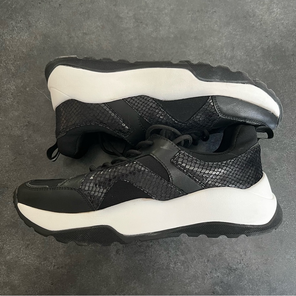 NWOT H&M Chunky Platform Sneaker